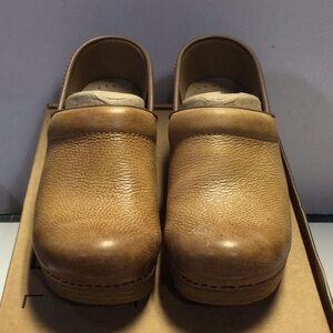 Dansko Professional Honey Distressed 37 M (6.5-7)